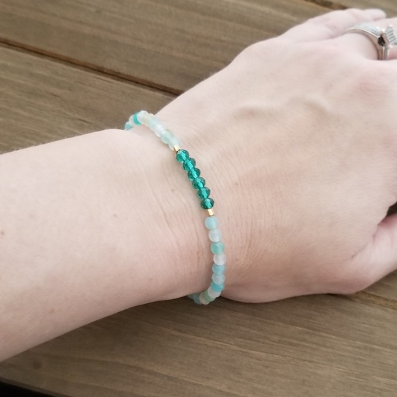 *New* Turquoise, gold and aqua beads bracelet - Picture 1 of 3